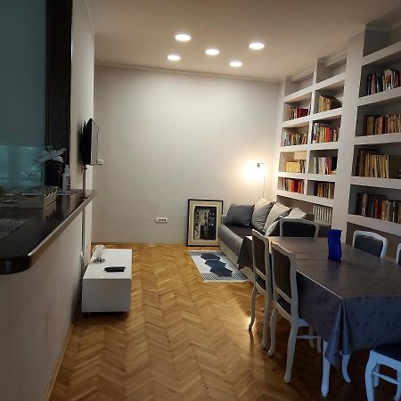 Downtown apartment in walk zone with 3 bedrooms&garage Novi Sad Buitenkant foto