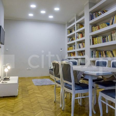 Downtown apartment in walk zone with 3 bedrooms&garage Novi Sad Buitenkant foto