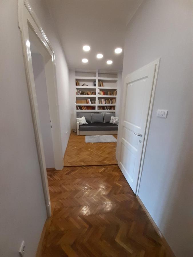 Downtown apartment in walk zone with 3 bedrooms&garage Novi Sad Buitenkant foto