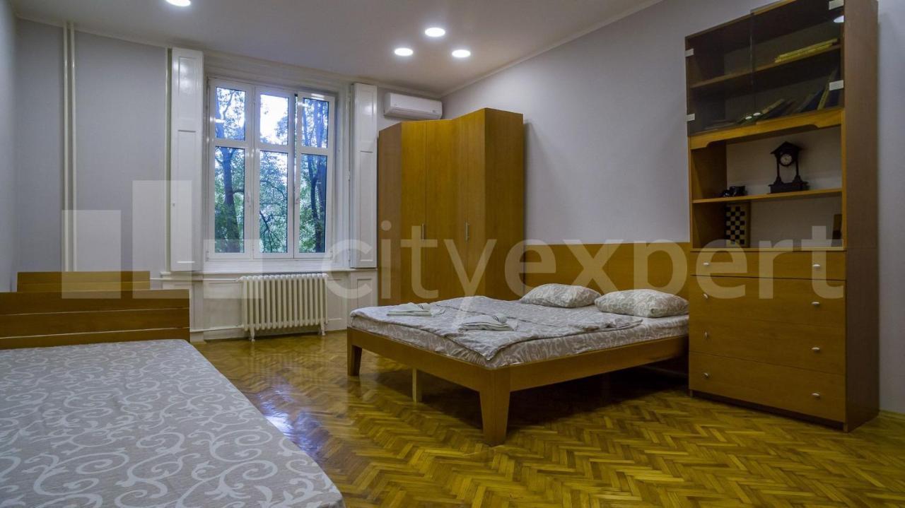 Downtown apartment in walk zone with 3 bedrooms&garage Novi Sad Buitenkant foto