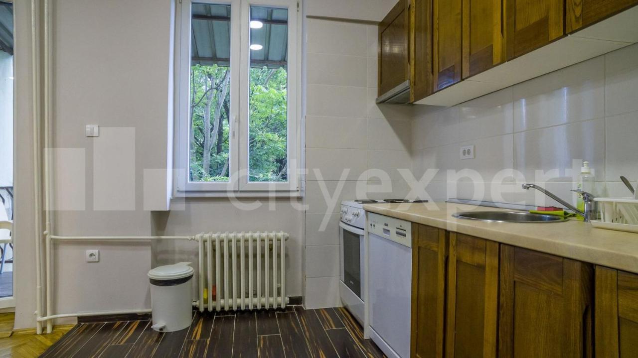 Downtown apartment in walk zone with 3 bedrooms&garage Novi Sad Buitenkant foto