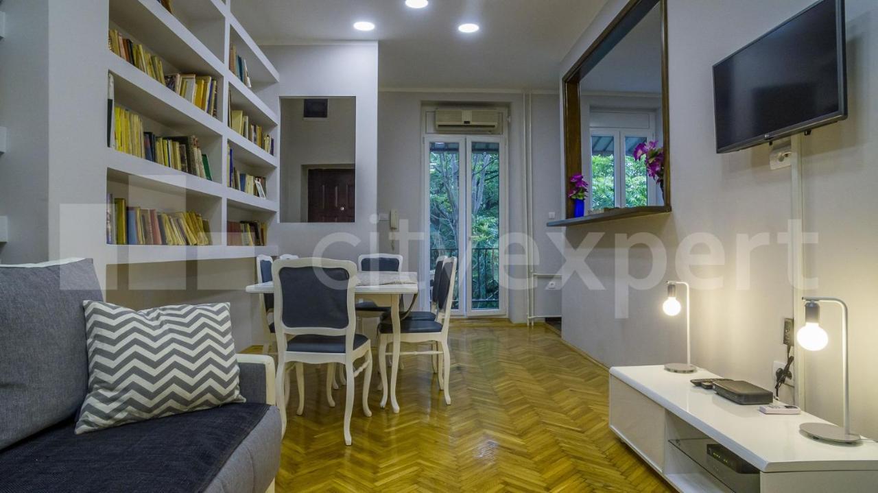 Downtown apartment in walk zone with 3 bedrooms&garage Novi Sad Buitenkant foto