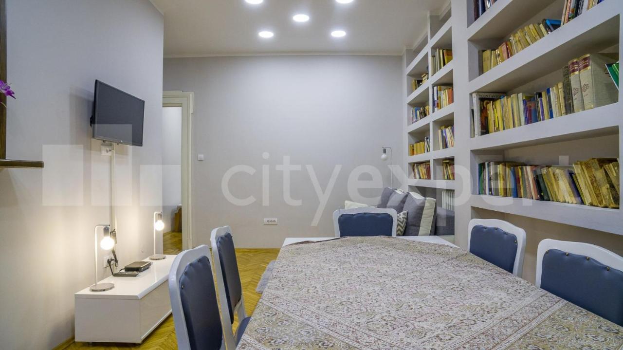 Downtown apartment in walk zone with 3 bedrooms&garage Novi Sad Buitenkant foto