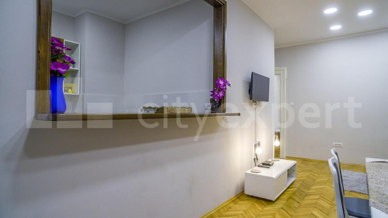 Downtown apartment in walk zone with 3 bedrooms&garage Novi Sad Buitenkant foto